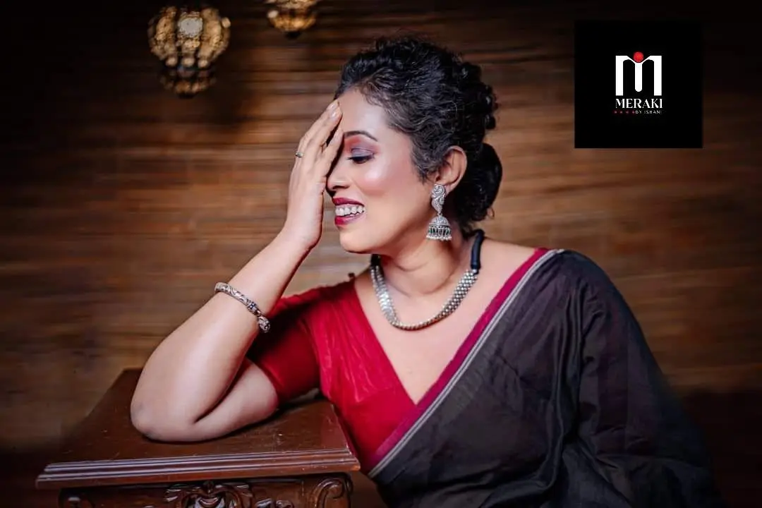 Ishani wearing Meraki silver jewellery