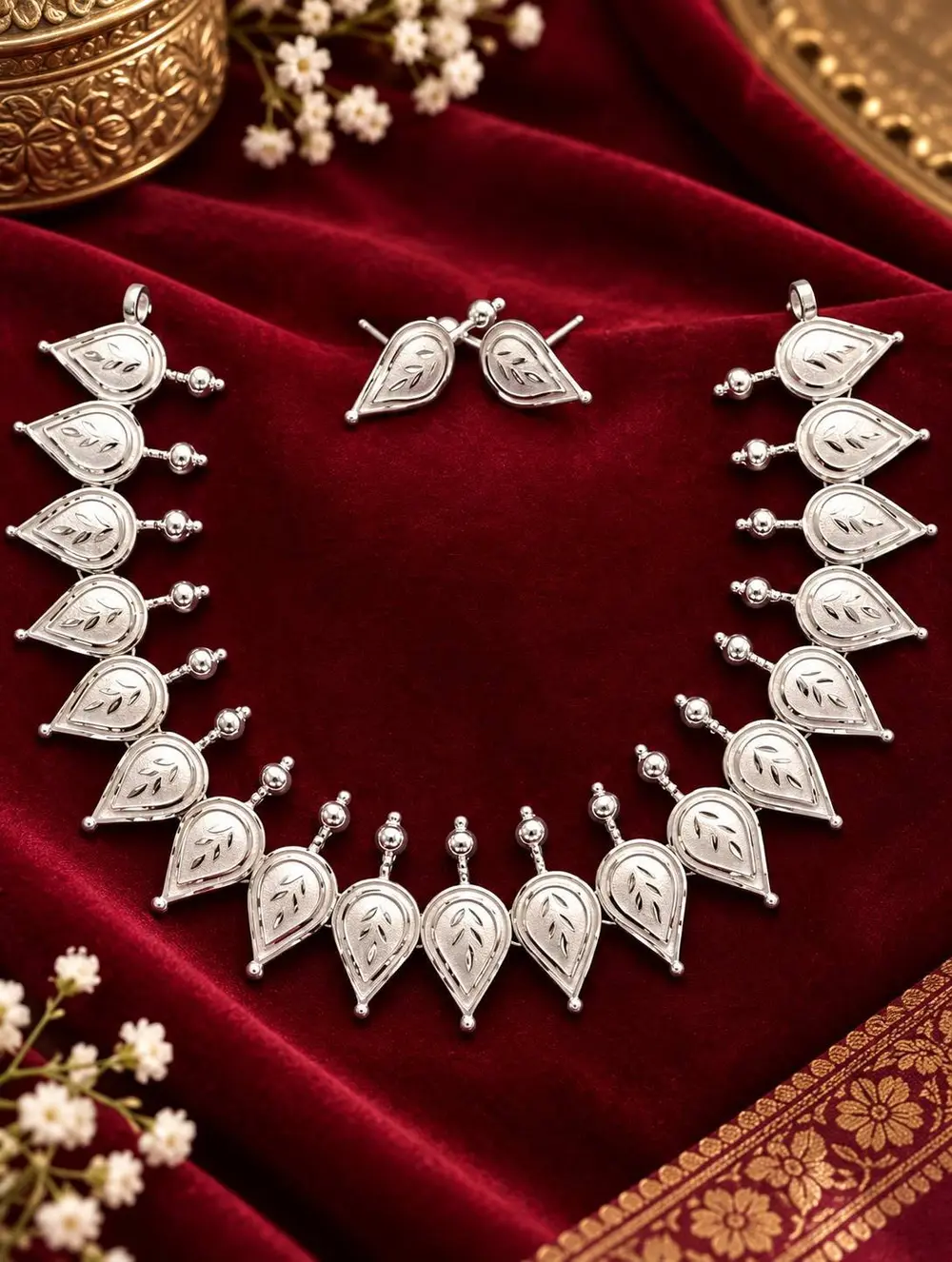 Silver leaf motif necklace set